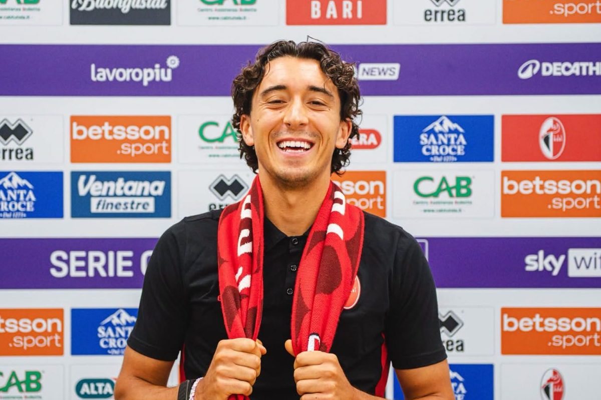 Mendicino con la maglia del SSC Bari