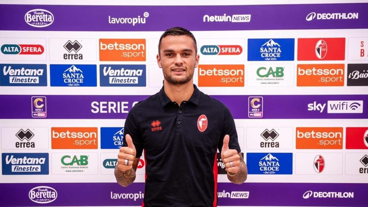Della Morte con la maglia del Bari