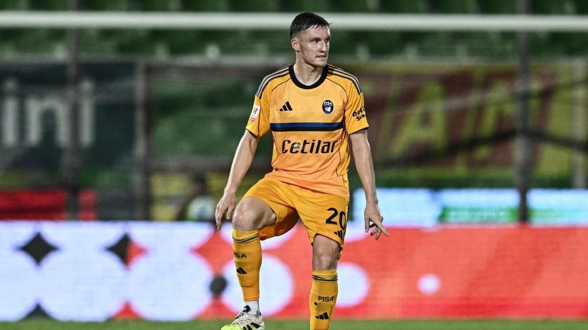 Esteves con la maglia del Pisa
