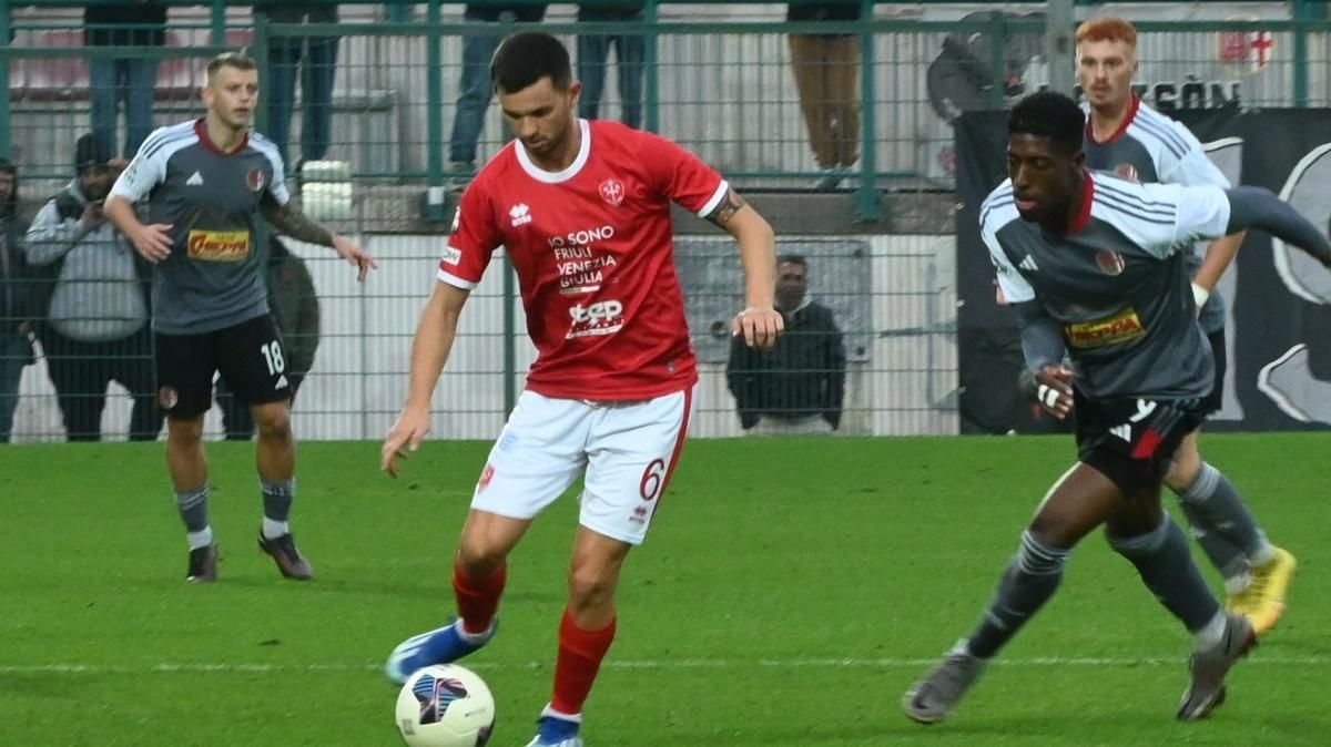 Anzolin con la maglia del SSC Bari