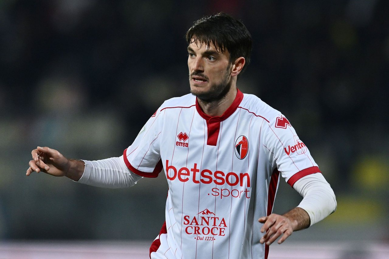 Maggiore con la maglia del Bari