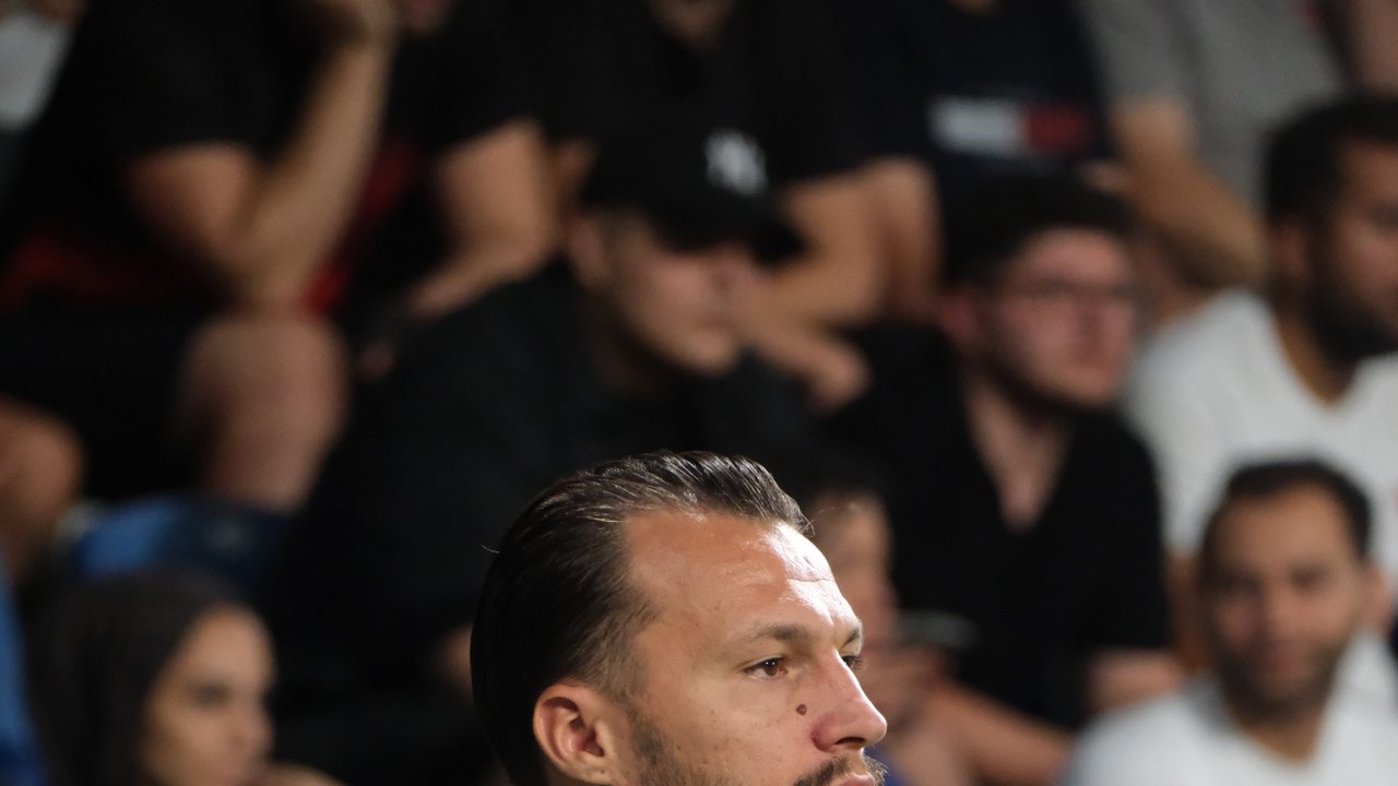 Mogoš con la maglia del Bari