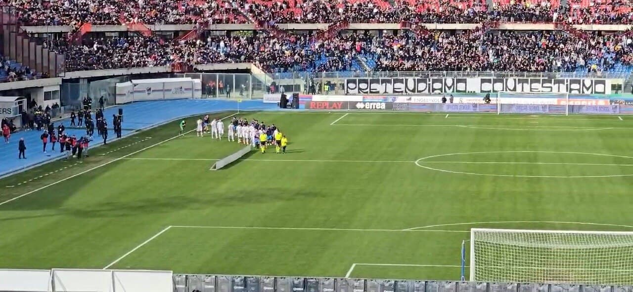 Il campo del Massimino durante la partita