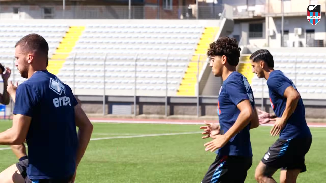 Le prime immagini dei nuovi calciatori rossazzurri durante l'allenamento di oggi a Misterbianco