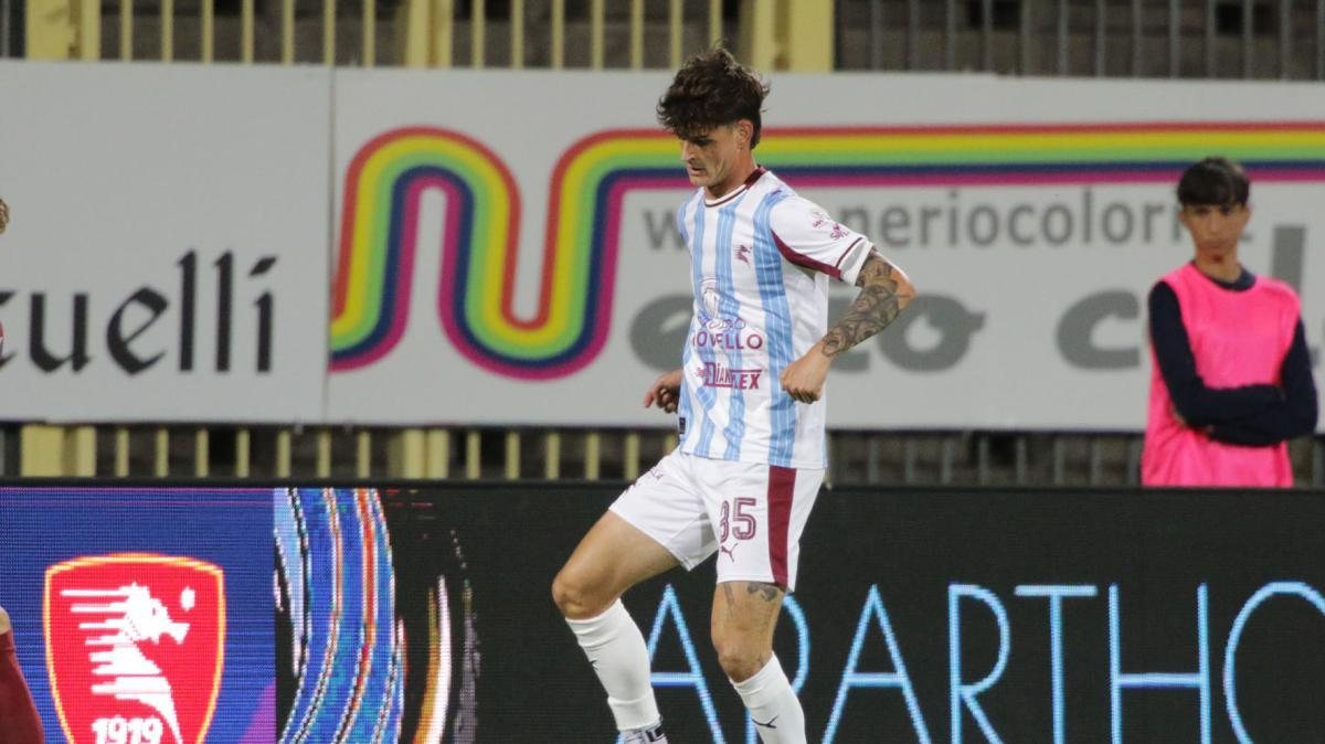 Cabianca con la maglia del Catania