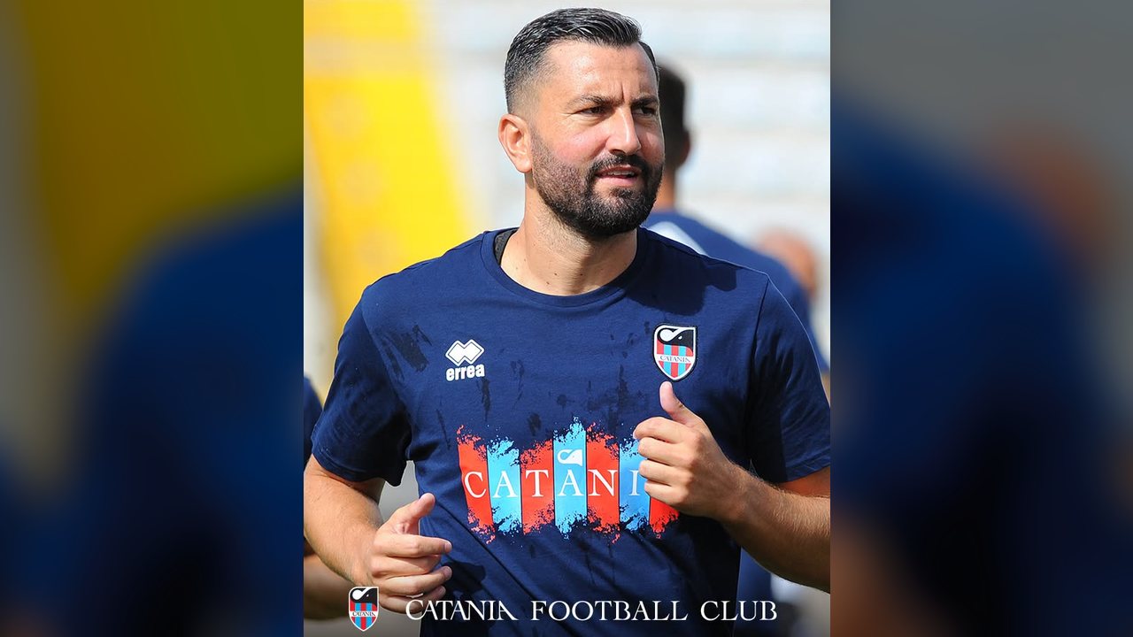 Coda con la maglia del Catania FC