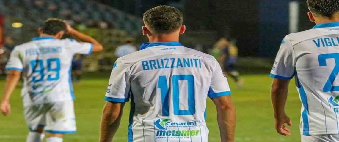 Bruzzaniti con la maglia del Catania