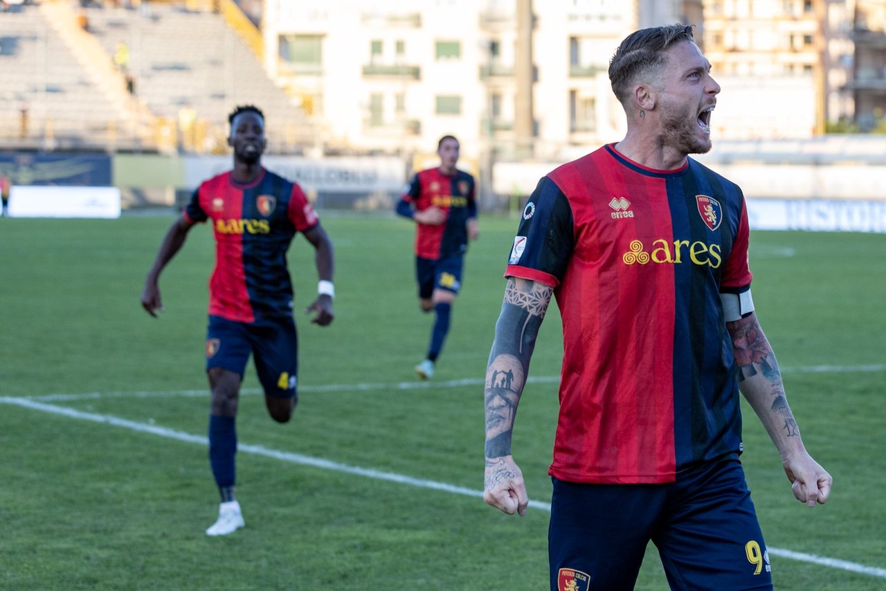Caturano con la maglia del Catania FC