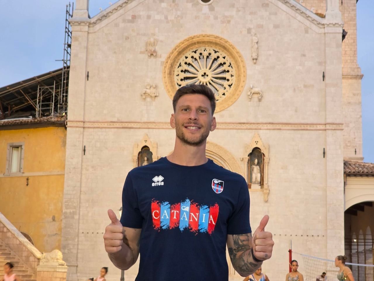 Perrotta con la maglia del Catania FC