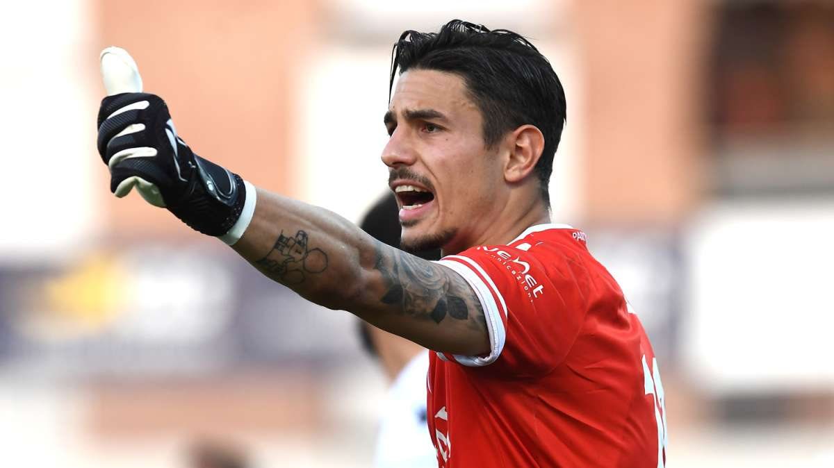Dini con la maglia del Catania FC