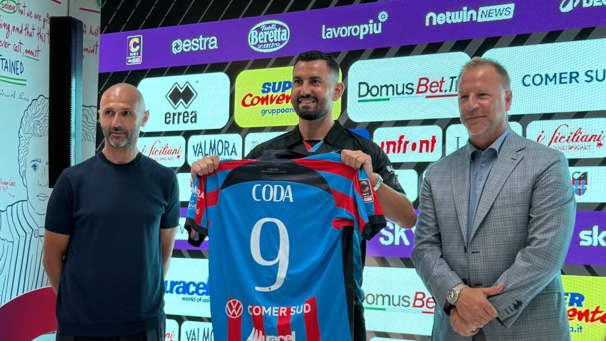 Coda con la maglia del Catania FC