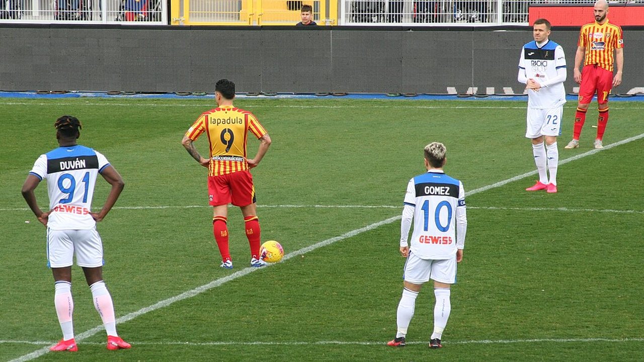 Calcio di inizio Lecce Atalanta