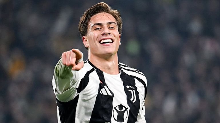 Yıldız con la maglia del Juventus