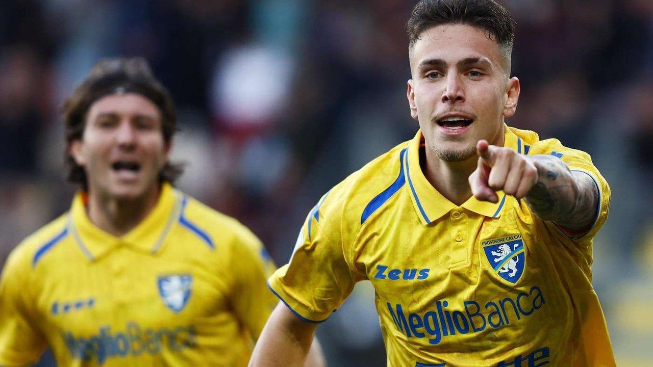 Raimondo con la maglia del Frosinone
