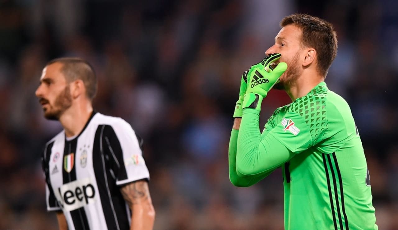 Neto con la maglia del Juventus