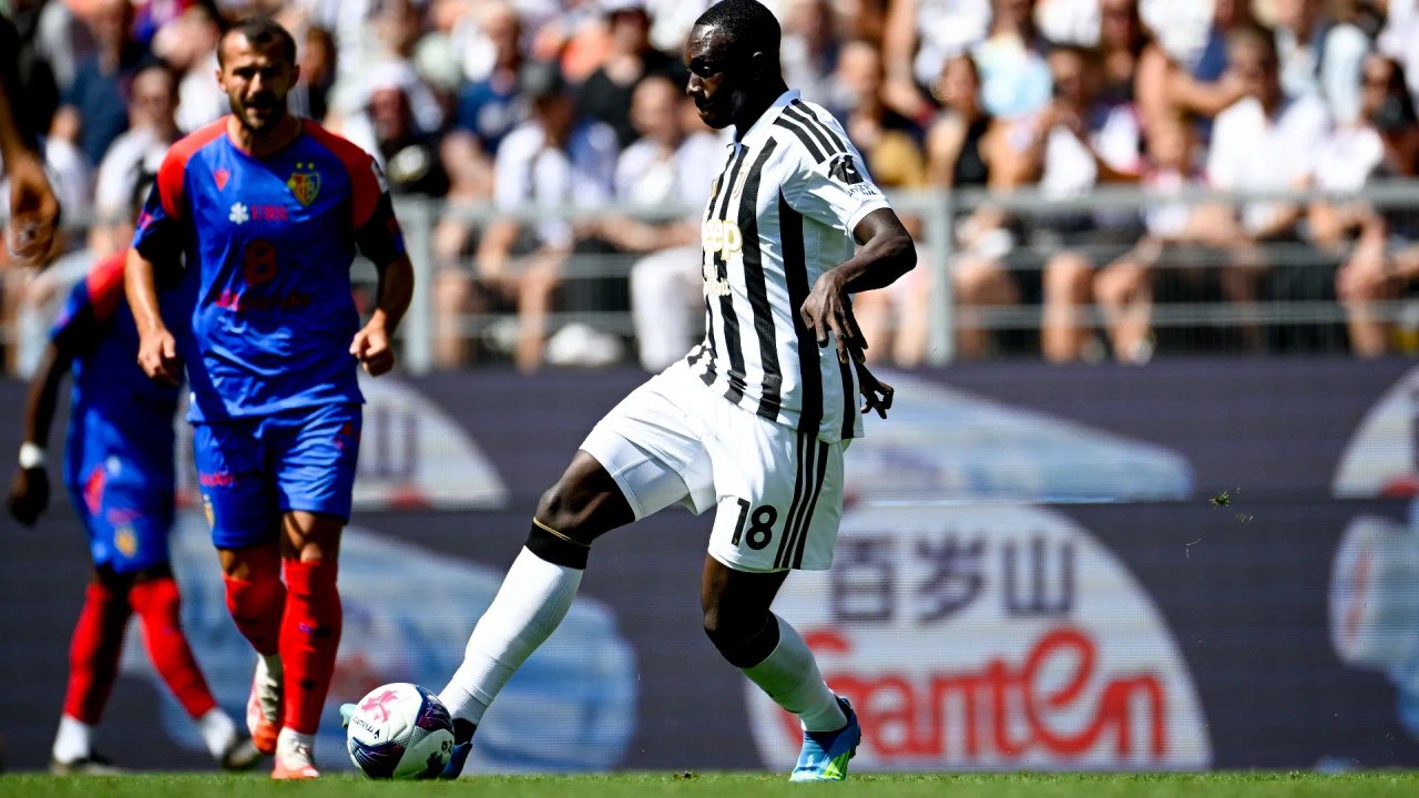 Ekhator con la maglia del Juventus
