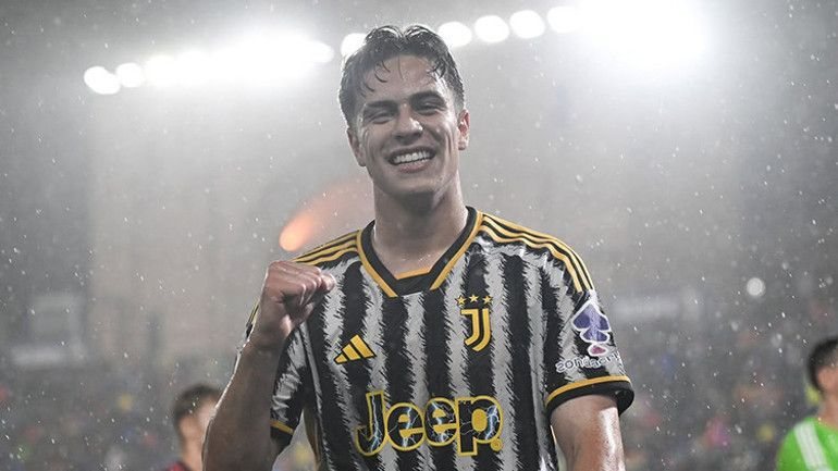Yıldız con la maglia del Juventus