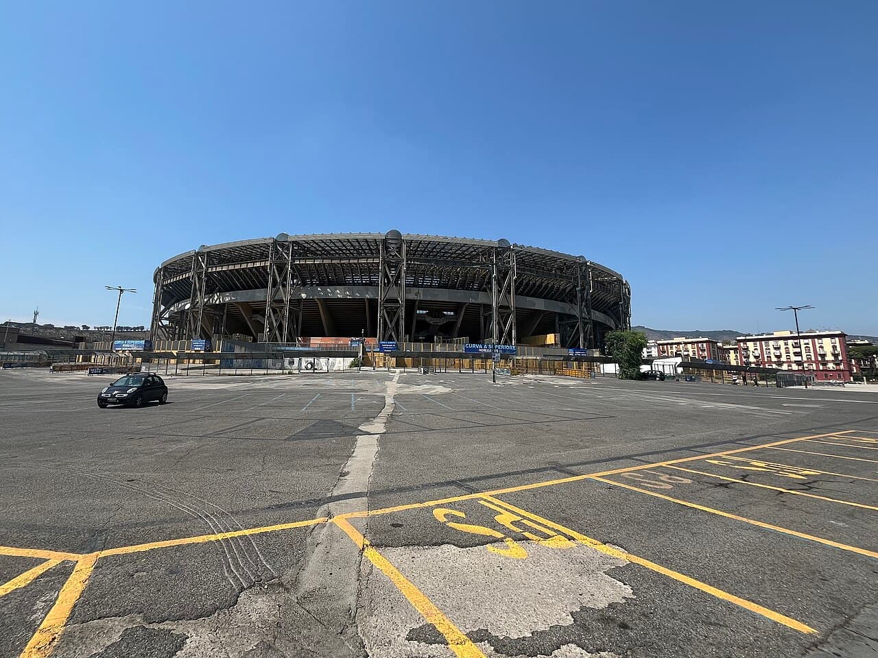 Lo stadio Diego Armando Maradona visto dall'esterno
