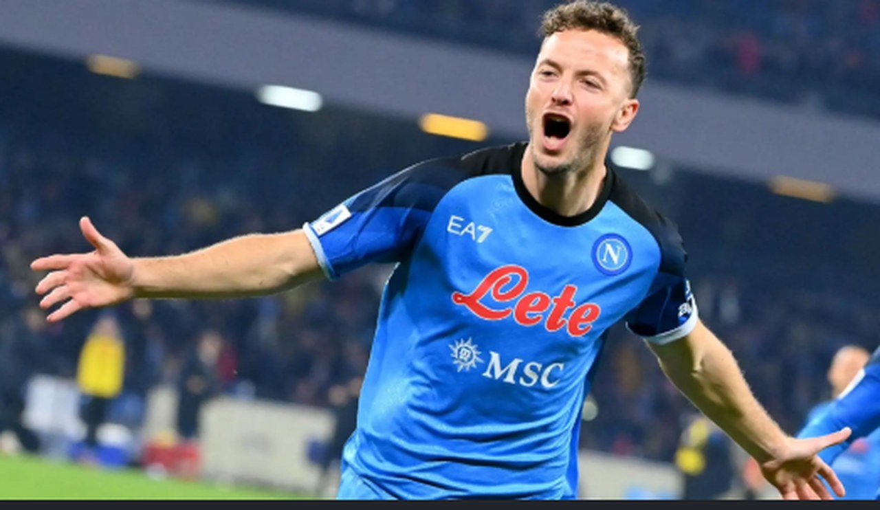 Amir Rrahmani con la maglia del Napoli
