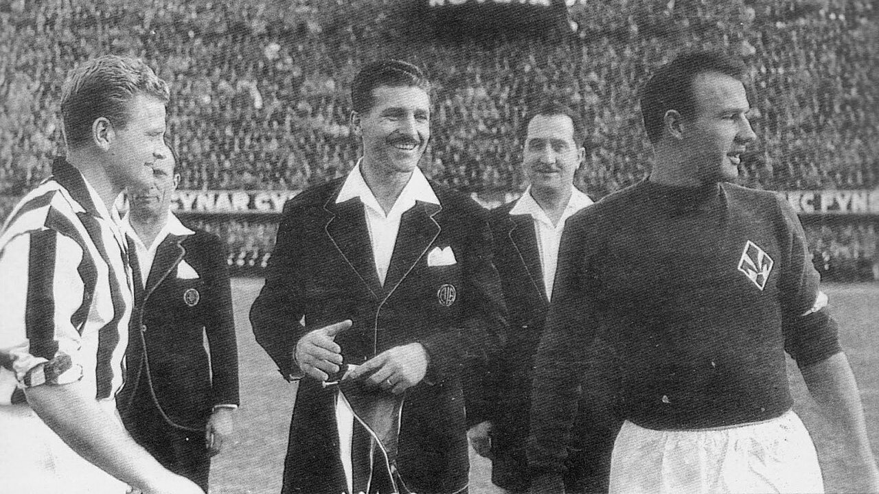Serie (ca. late s) Fiorentina Juventus Team captains Boniperti and Cervato, and referee Lo Bello