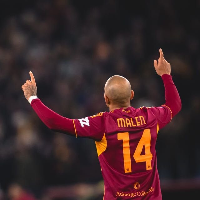 Malen con la maglia del Roma