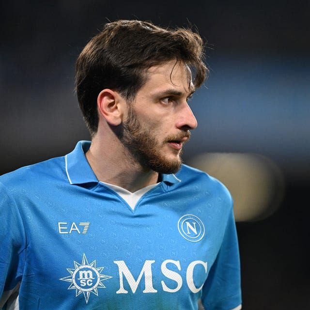 Kvaratskhelia con la maglia del Paris Saint-Germain