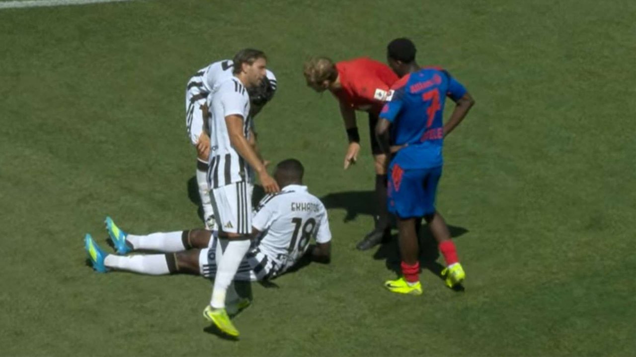 Ekhator con la maglia del Juventus
