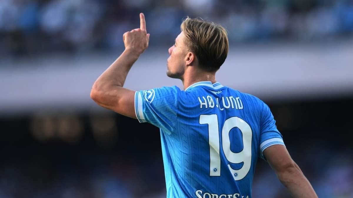 Hojlund con la maglia del Napoli