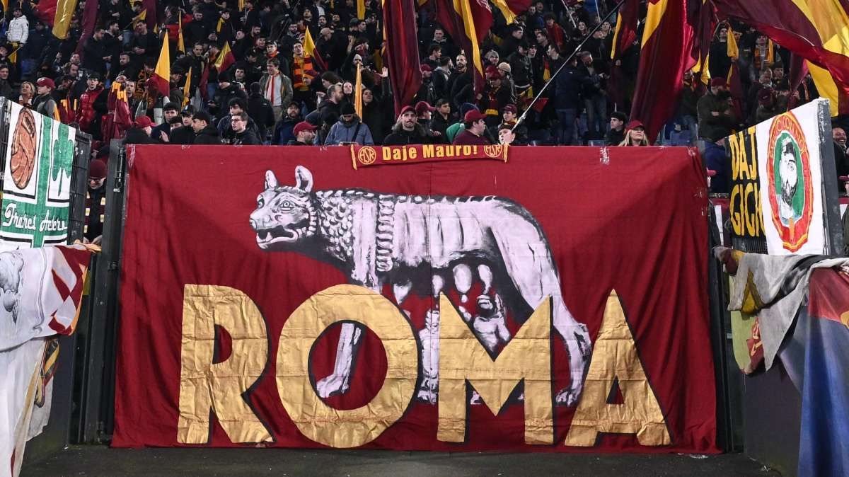 Camara con la maglia del Roma