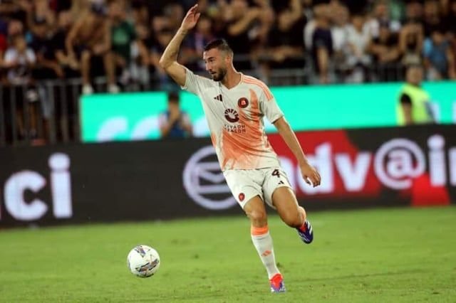 Cristante con la maglia del AS Roma