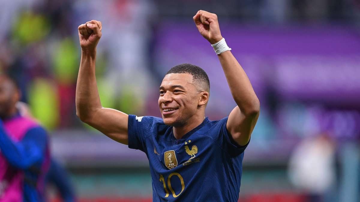 Mbappé con la maglia del Real Madrid