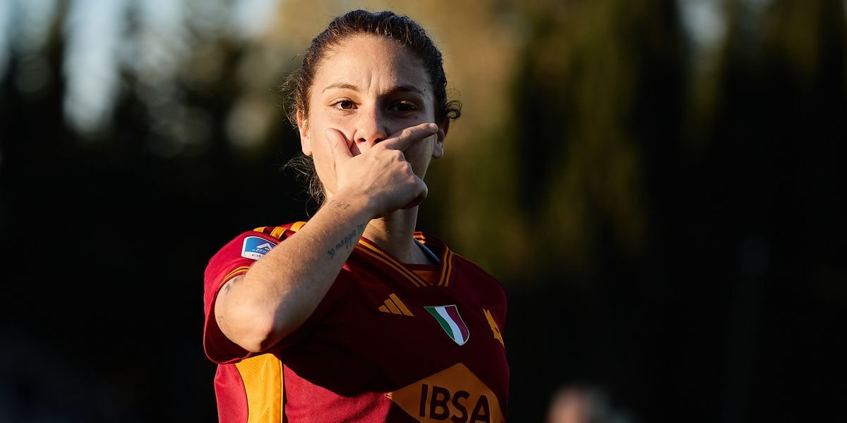 Giugliano con la maglia del Roma Femminile
