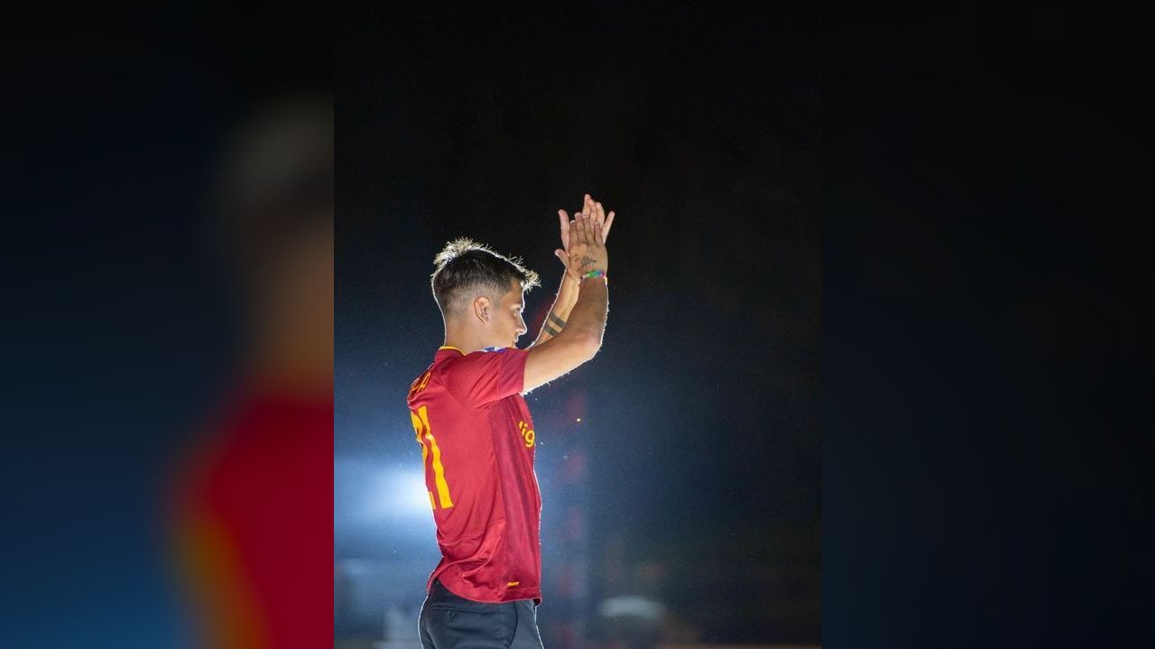 Dybala con la maglia del AS Roma