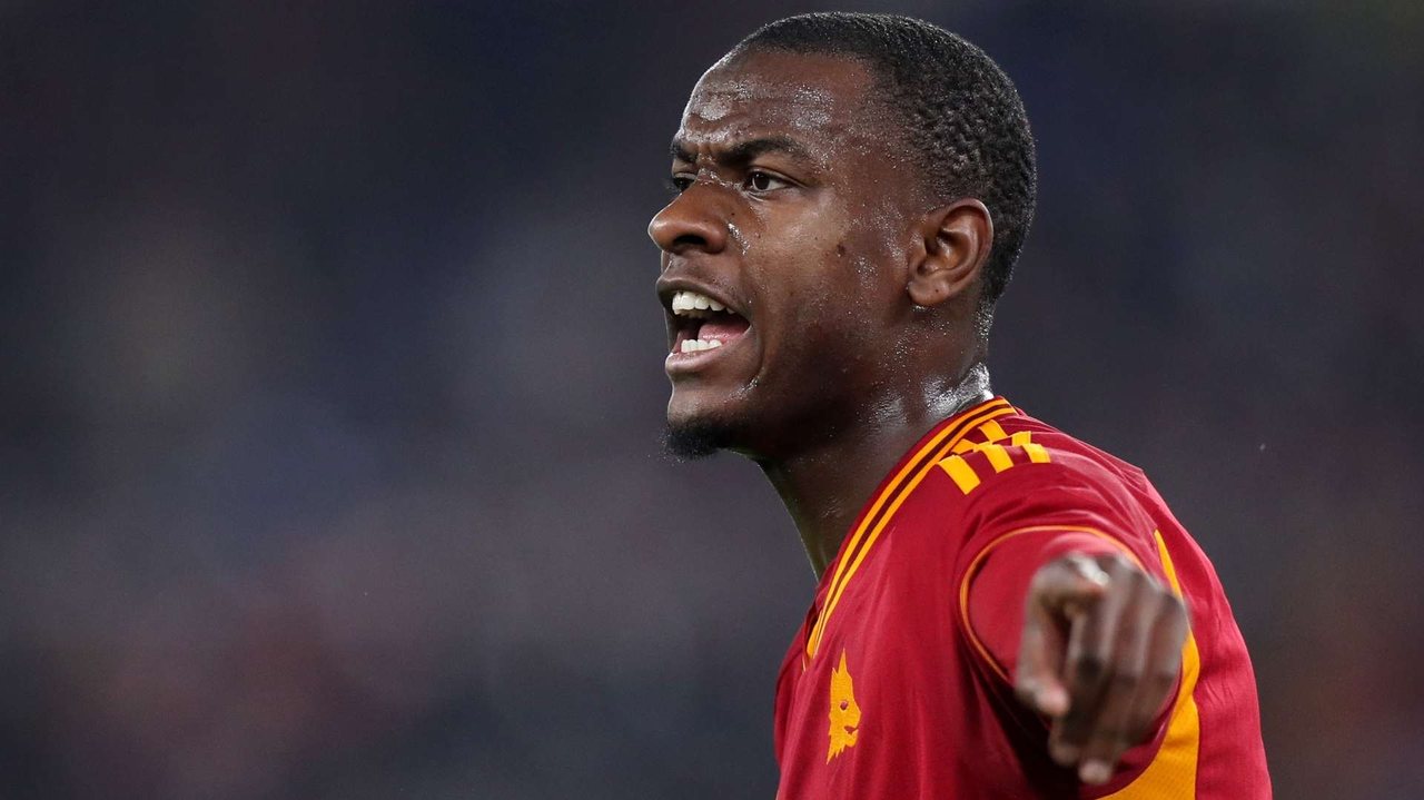 Ndicka con la maglia del AS Roma