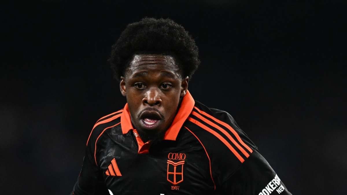 Addai con la maglia del Como