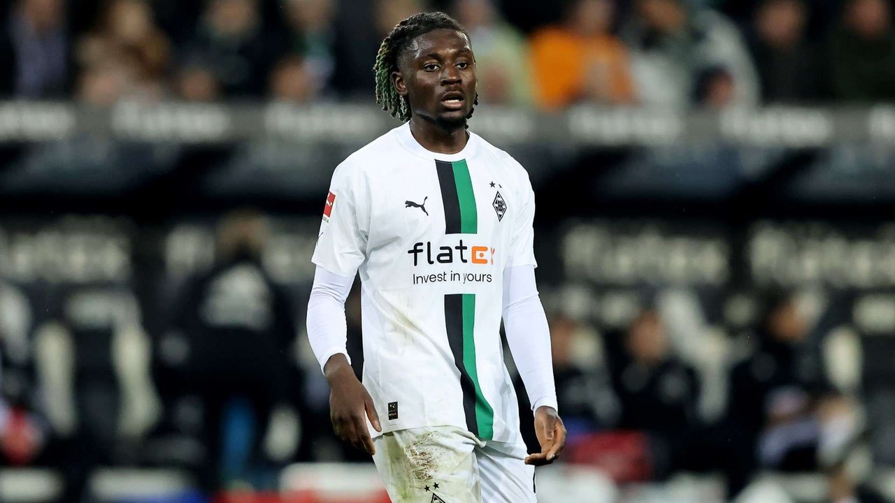Koné con la maglia del AS Roma